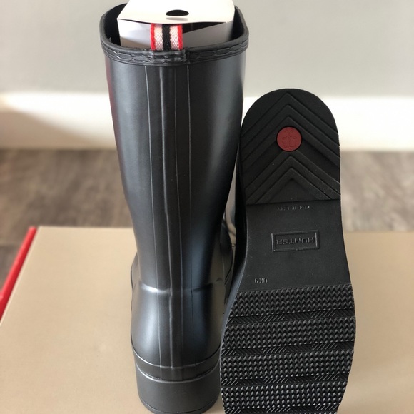 Shiny silver grey color & never worn hunter boots. - Picture 4 of 6